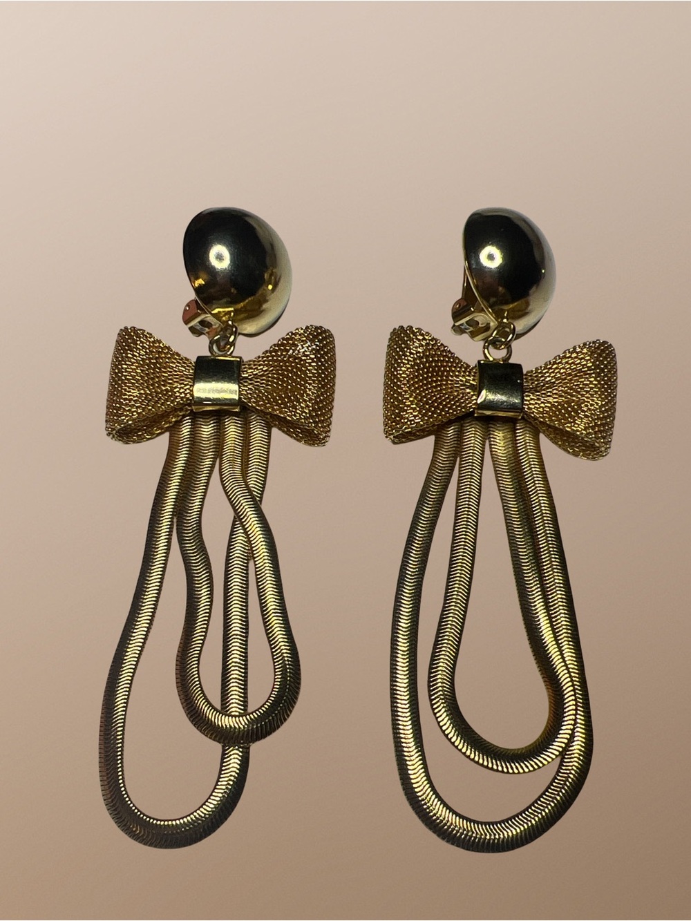 Vtg Signed Zoom Zoom Gold Mesh Bow Dangling Snake Chains Clip On Earrings